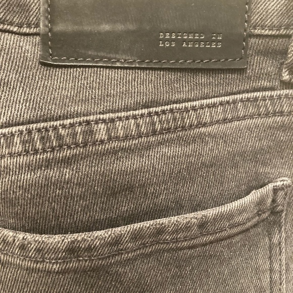 Forever 21 Men’s Skinny Ripped Black Denim - Picture 3 of 4